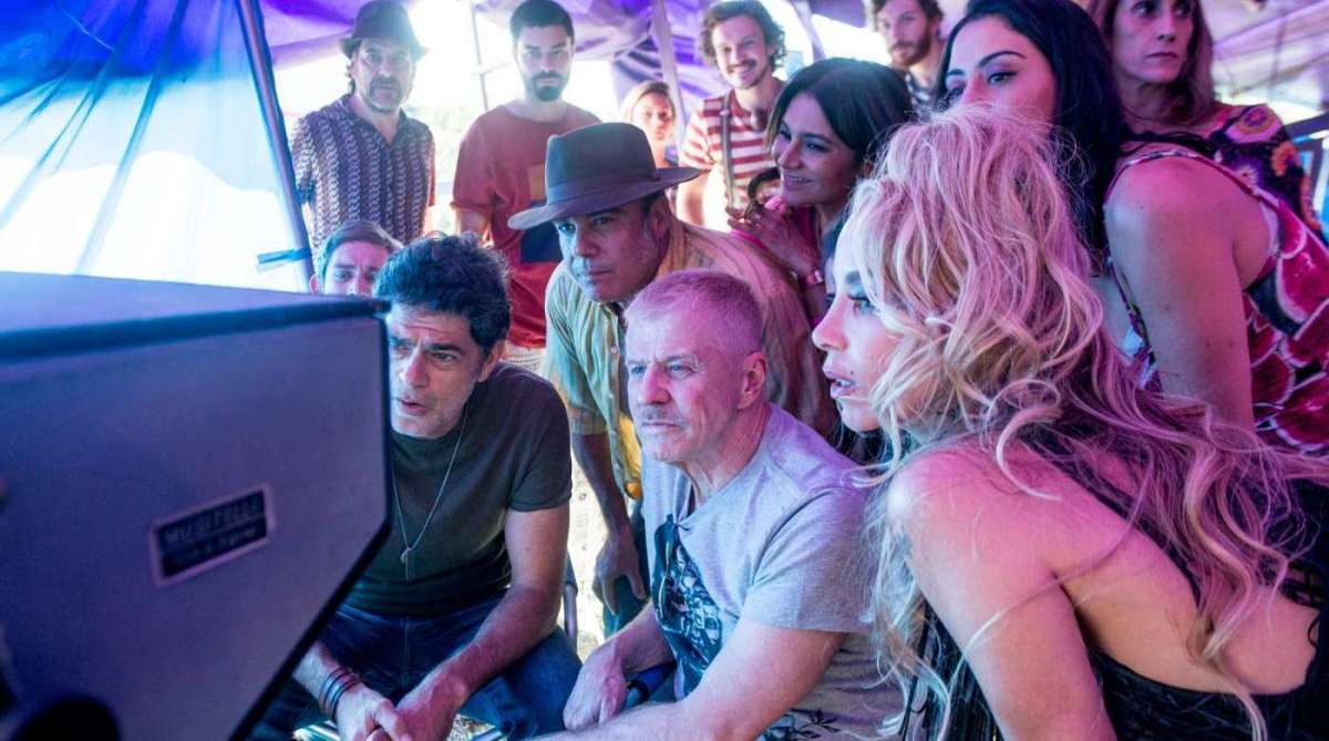 Elenco posa nos bastidores do filme 'Veneza', de Miguel Falabella