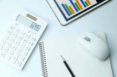 Classe média fica mais endividada e inadimplente na passagem de abril para maio, diz CNC