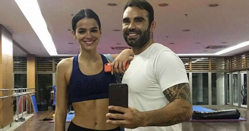 Bruna Marquezine no final do treino com seu personal, Chico Salgado