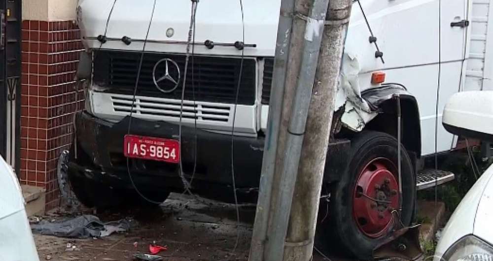 Caminh�o desgovernado matou uma mulher e feriu duas pessoas no bairro da Cidade Baixa em Porto Alegre.