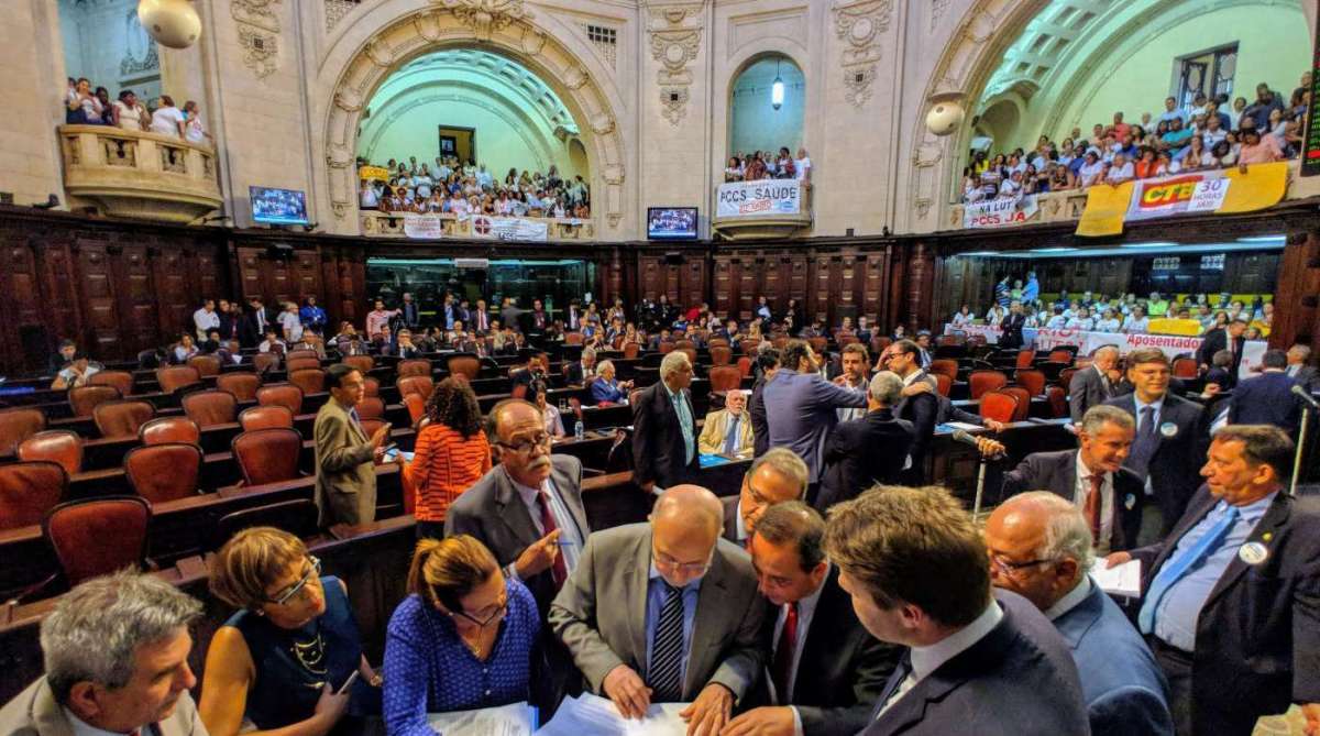 Servidores da Saúde lotaram a Alerj durante a votação - THIAGO LONTRA/ ALERJ
