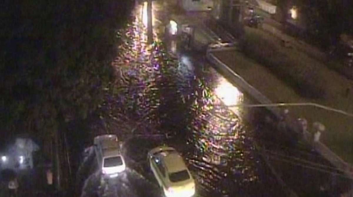 Há bolsão d'água na Rua Dr. Satamini, na altura da Rua Campos Sales, na Tijuca