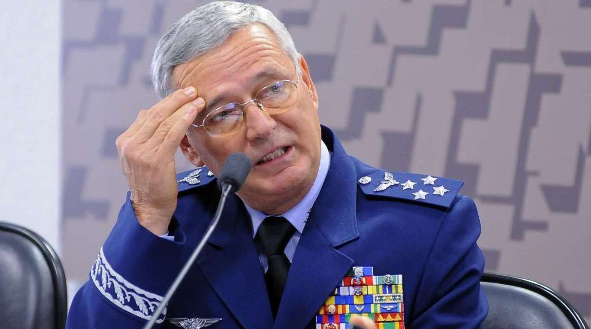 Rossato, comandante da Aeronáutica, pregou fidelidade à Constituição