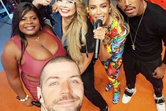 Victor Sarro, Jojo Todynho, Marília Mendonça, Anitta e Nego do Borel no 'Anitta Entrou no Grupo', do Multishow - Reprodução