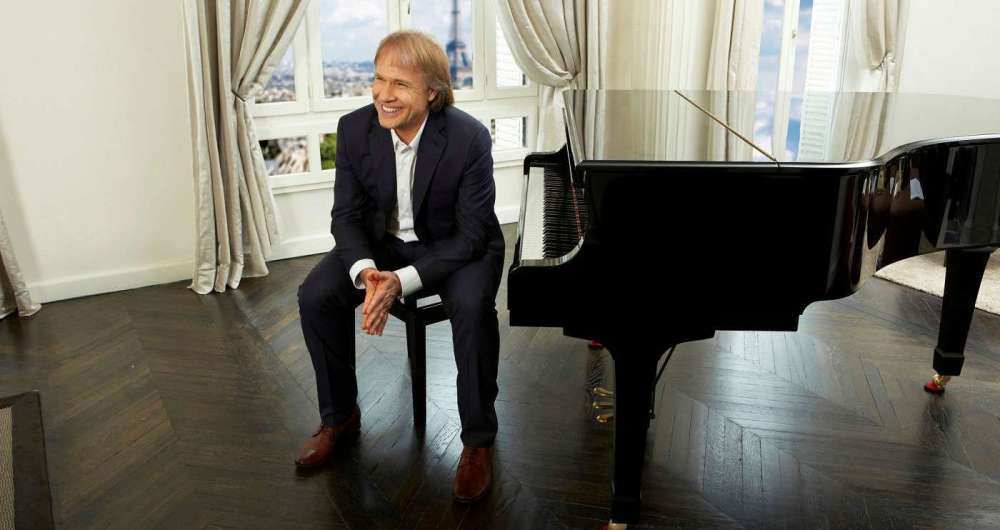 Richard Clayderman: piano no quarto do hotel para praticar todos os dias