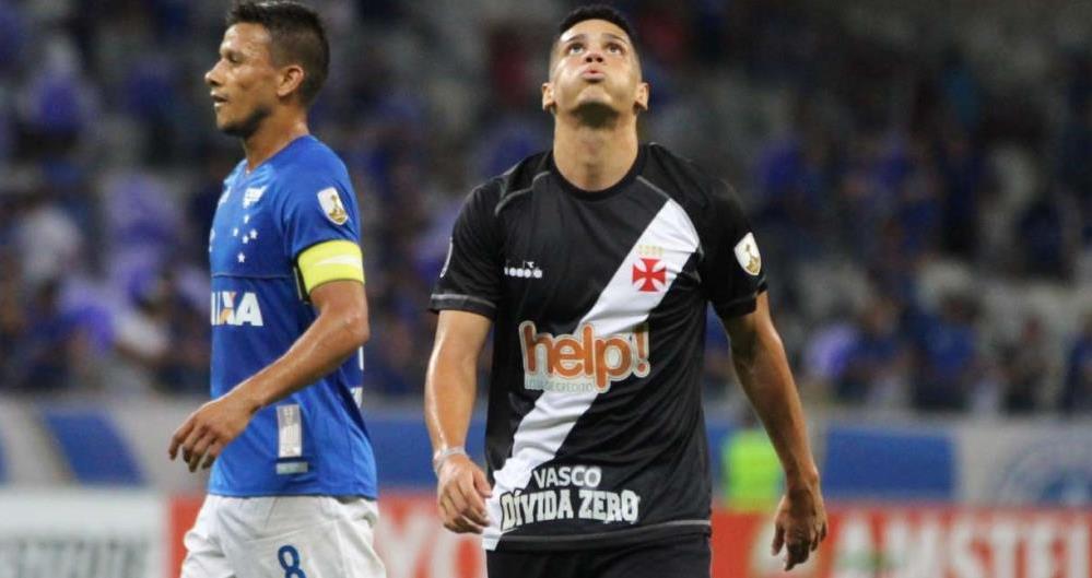 Paulinho, do Vasco, foi operado