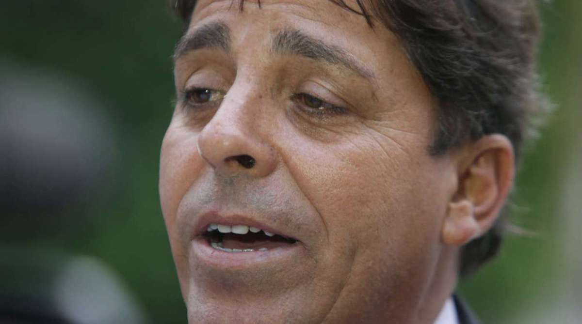 05 04 2018 - O vereador Zico Bacana chega nessa tarde da DH Barra, Divis&atilde;o de Homic&iacute;dios da Capital para prestar depoimento no caso Marielle Franco.  Foto: Daniel Castelo Branco