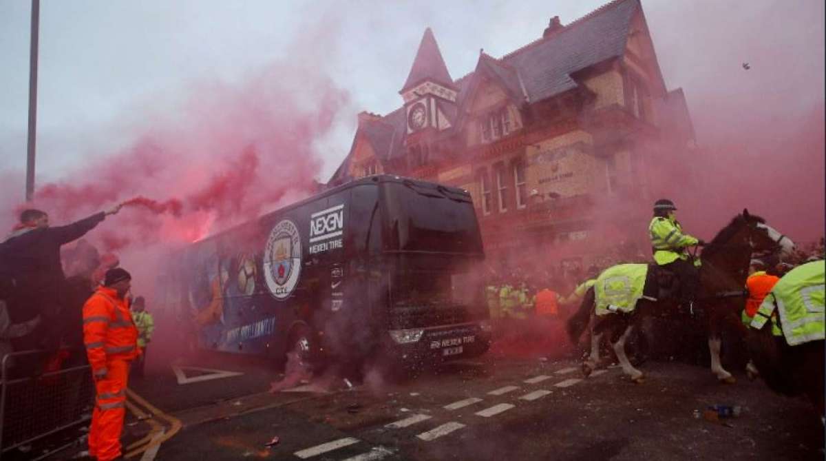 Ônibus do Manchester City - Reprodução / Twitter