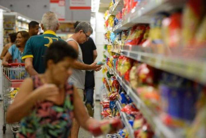 Carioca paga a cesta básica mais cara do país