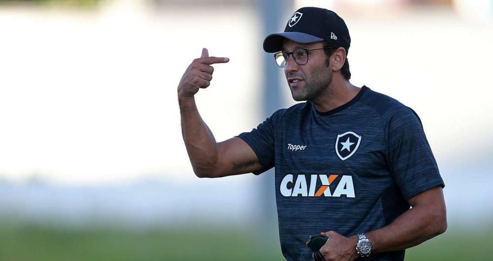 Alberto Valentim diz ter quatro op��es para substituir Lindoso