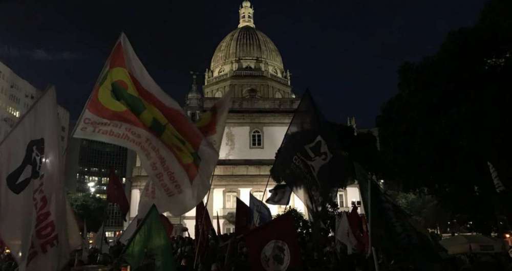 Manifestantes pr�-Lula se re�nem no Centro do Rio