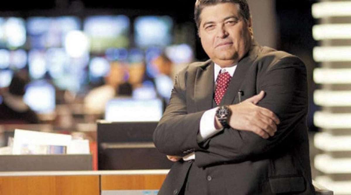 José Luiz Datena fraturou duas costelas após desmaiar nesta quinta-feira - Divulgação / Band