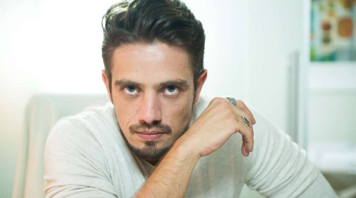 Renato (Rafael Cardoso) e Clara (Bianca Bin)