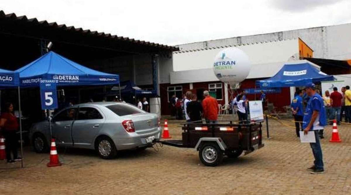 Proprietários de veículos com demais finais continuam com o calendário anterior - Divulgação / Detran / Alexandre Simonini