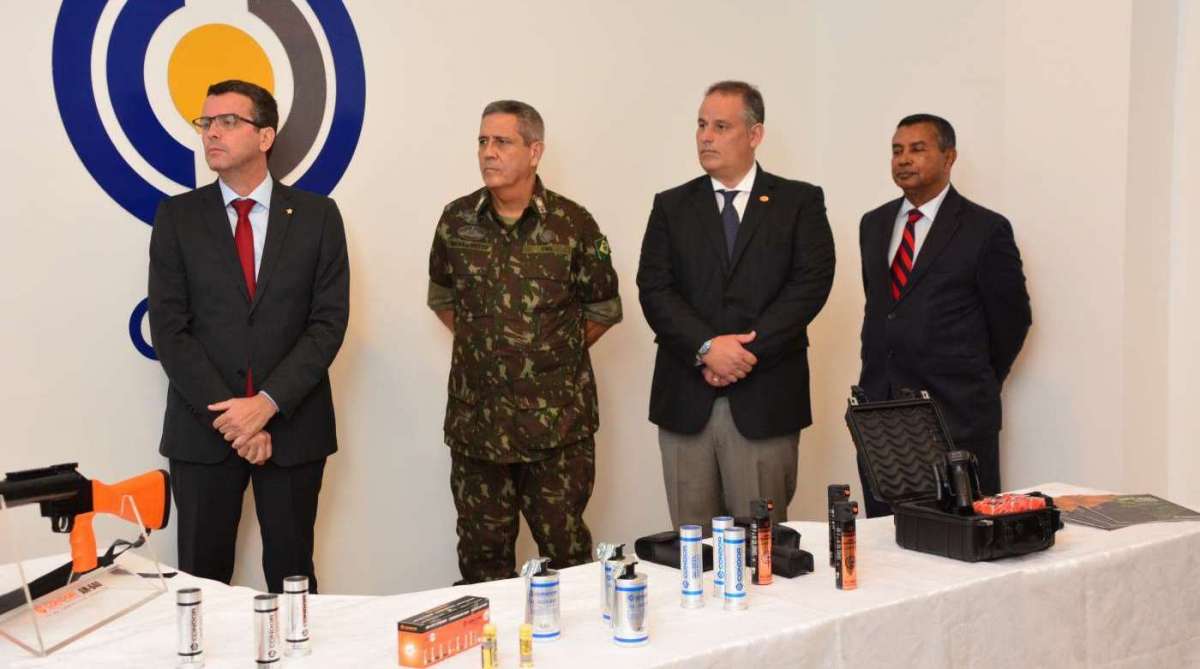 Gabinete de Intervenção Federal recebe doação de 16,5 mil equipamentos não-letais


