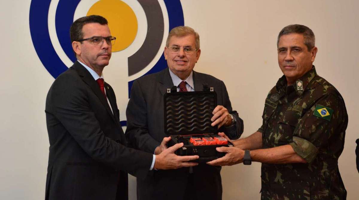 Gabinete de Intervenção Federal recebe doação de 16,5 mil equipamentos não-letais


