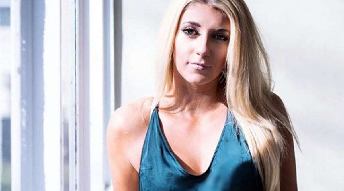 Bailey Davis foi demitida por postar fotos sensuais na Internet