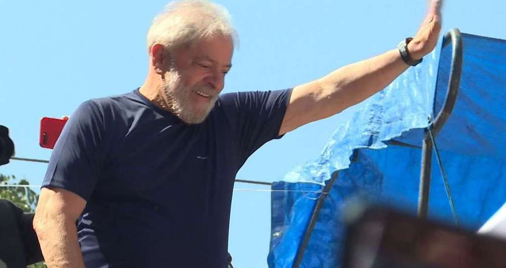 Lula participa da missa para sua falecida esposa Marisa Let�cia no pr�dio do sindicato dos metal�rgicos   