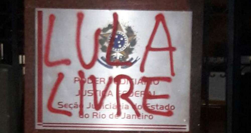 Pr�dio da Justi�a Federal do Rio foi vandalizado