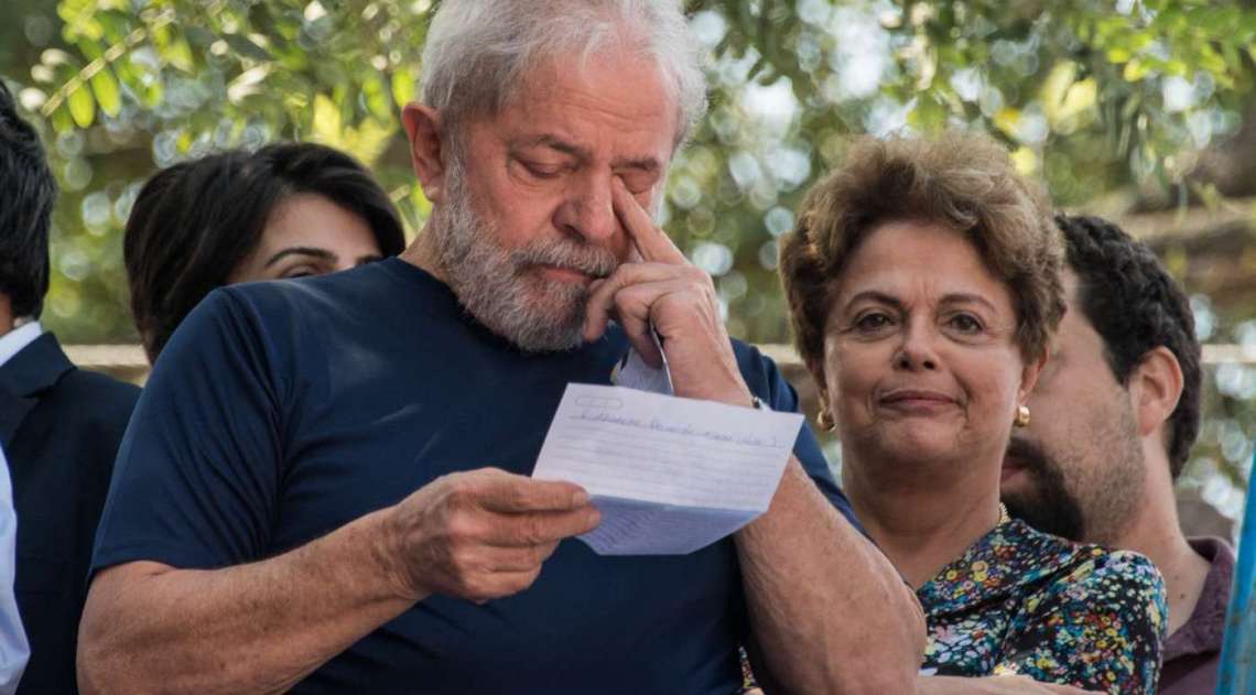 Lula se emociona antes de discurso no Sindicato dos Metalúrgicos