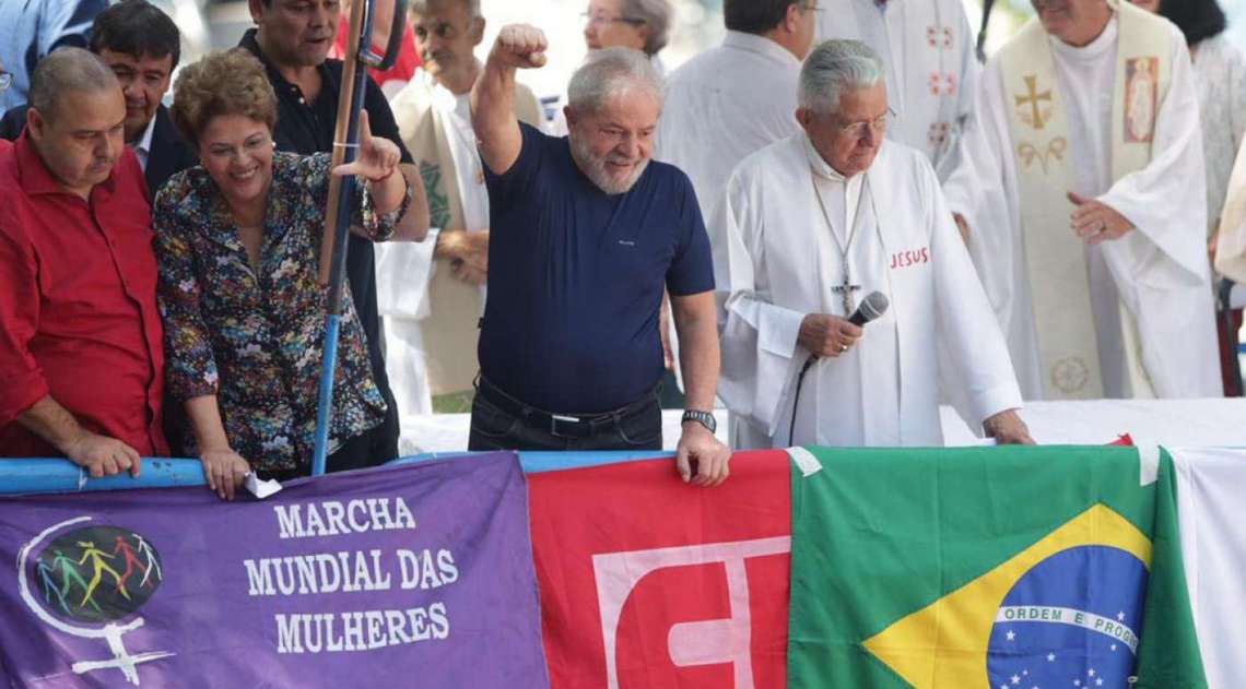 Lula durante missa