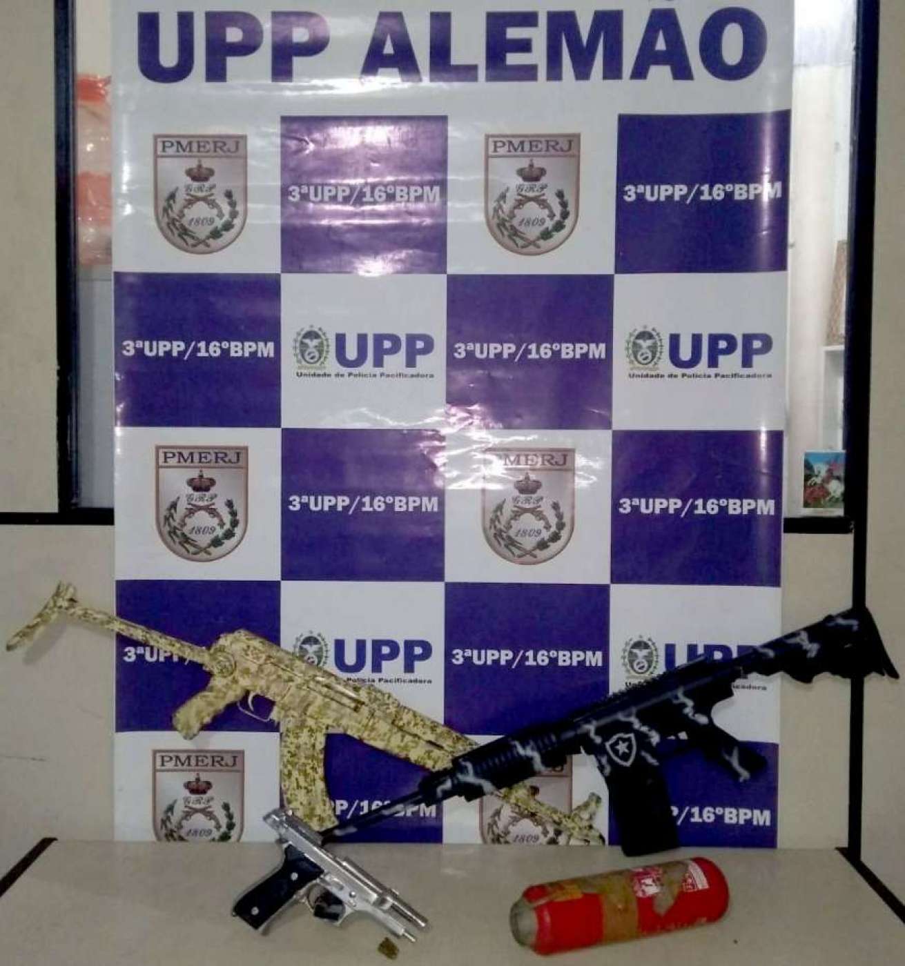 Material apreendido pela UPP Alem&atilde;o - Divulga&ccedil;&atilde;o / Pol&iacute;cia Militar