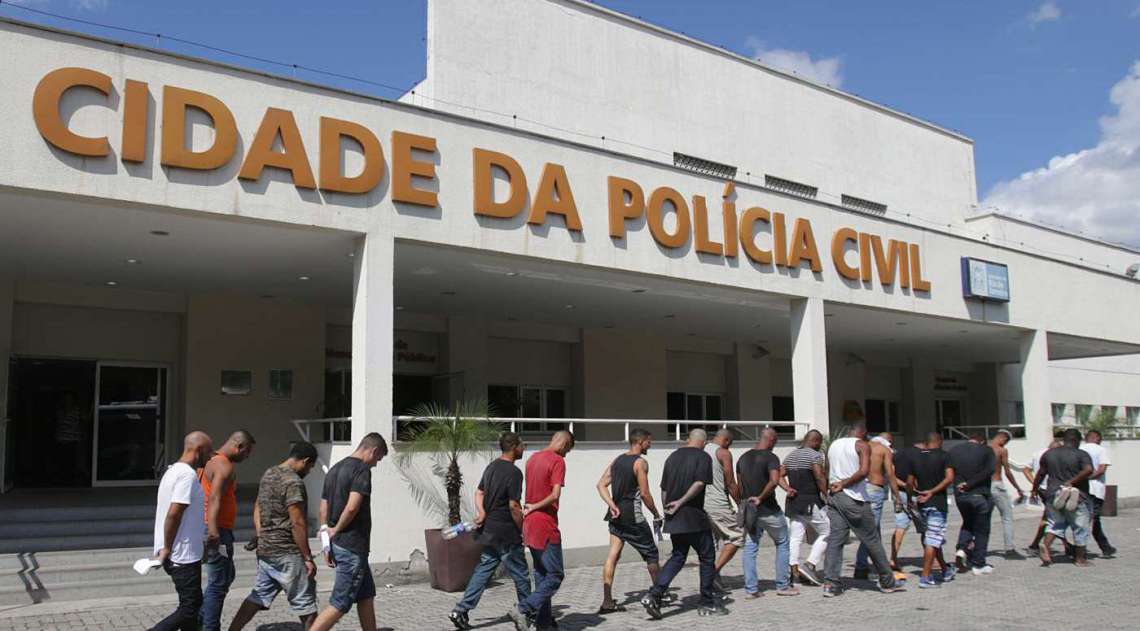 Transferência dos suspeitos de integrarem milícia presos em Santa Cruz para o o Complexo Penitenciário de Bangu. Foto: Daniel Castelo Branco / Agência O Dia