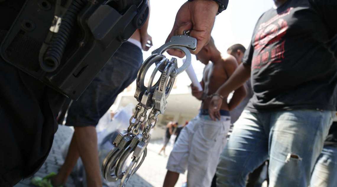 Transferência dos suspeitos de integrarem milícia presos em Santa Cruz para o o Complexo Penitenciário de Bangu. Foto: Daniel Castelo Branco / Agência O Dia