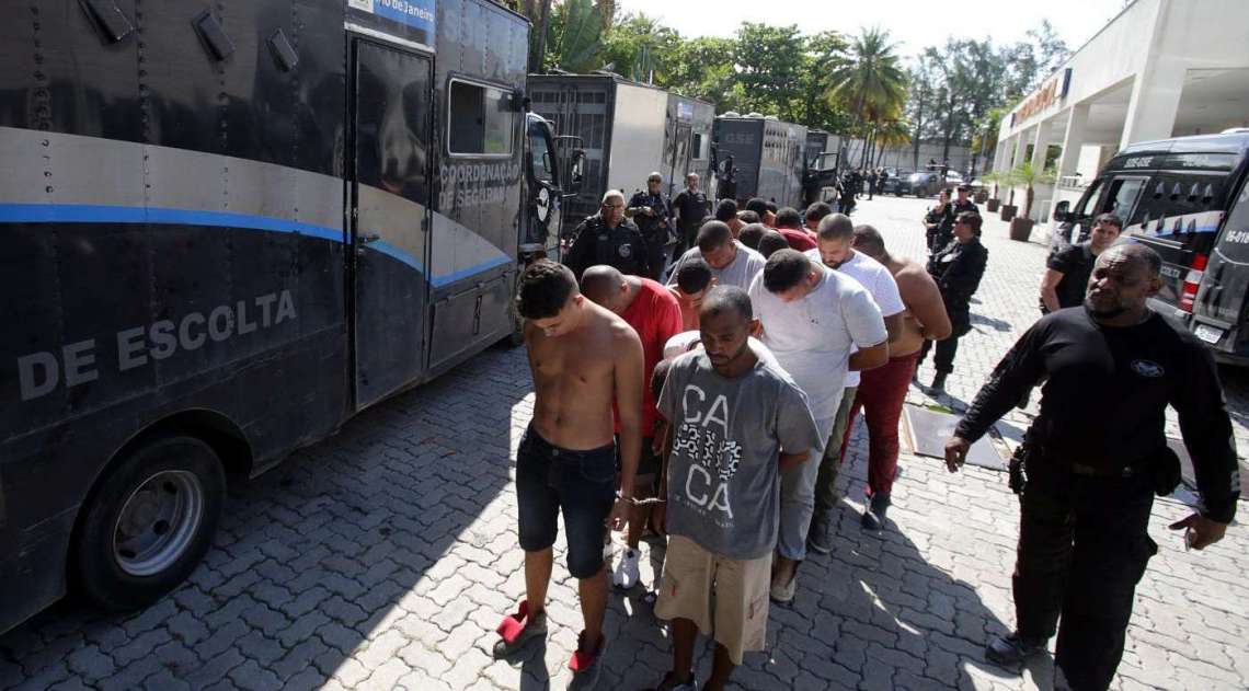 Transferência dos suspeitos de integrarem milícia presos em Santa Cruz para o o Complexo Penitenciário de Bangu. Foto: Daniel Castelo Branco / Agência O Dia