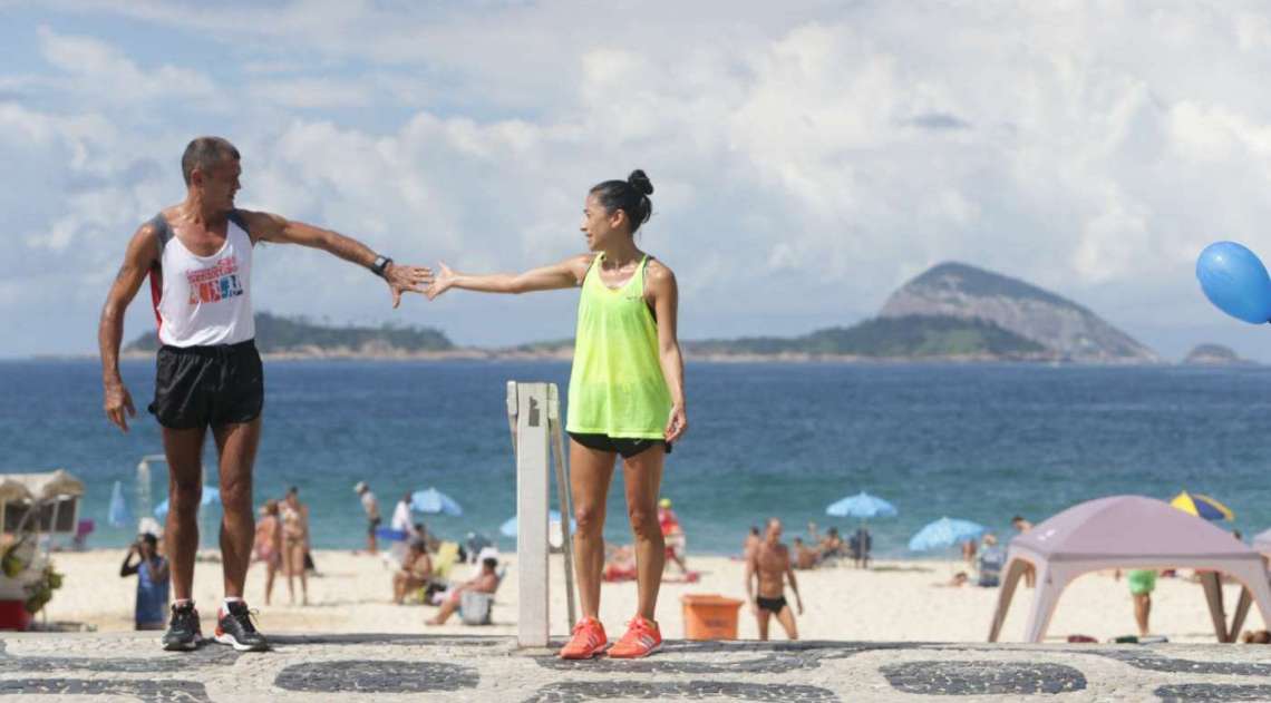 Cariocas e turistas curtiram domingo de sol nas praias do Arpoador ao Leblon