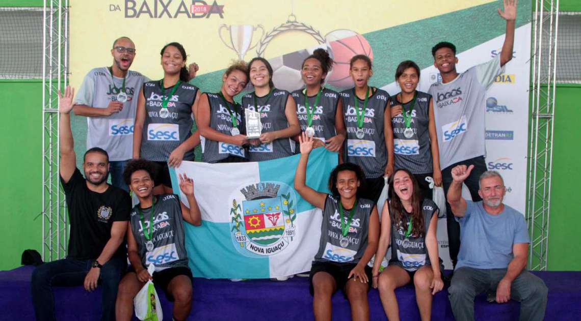 07/04/2018 - Caderno Baixada. Jogos da Baixada. Premia��o segundo lugar Sub 17 de Basquete feminino.Equipe Nova Igua�u. Foto: Fernanda Dias / Ag�ncia O Dia.
      Caption