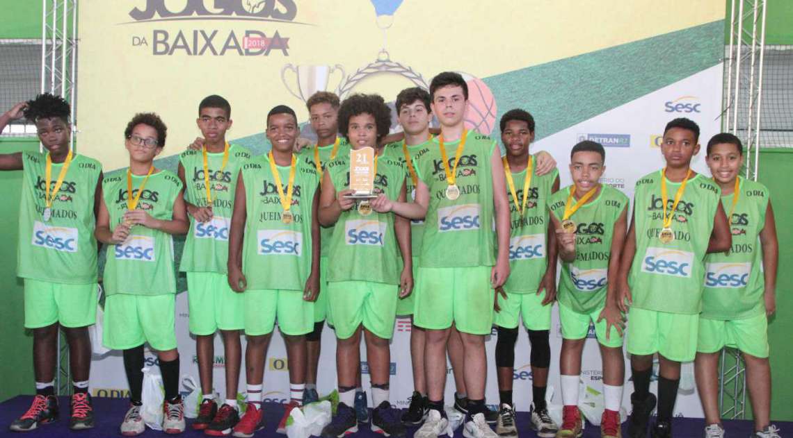 07/04/2018 - Caderno Baixada. Jogos da Baixada. Premia��o Sub 14 de Basquete masculino. Equipe Queimados. Foto: Fernanda Dias / Ag�ncia O Dia.