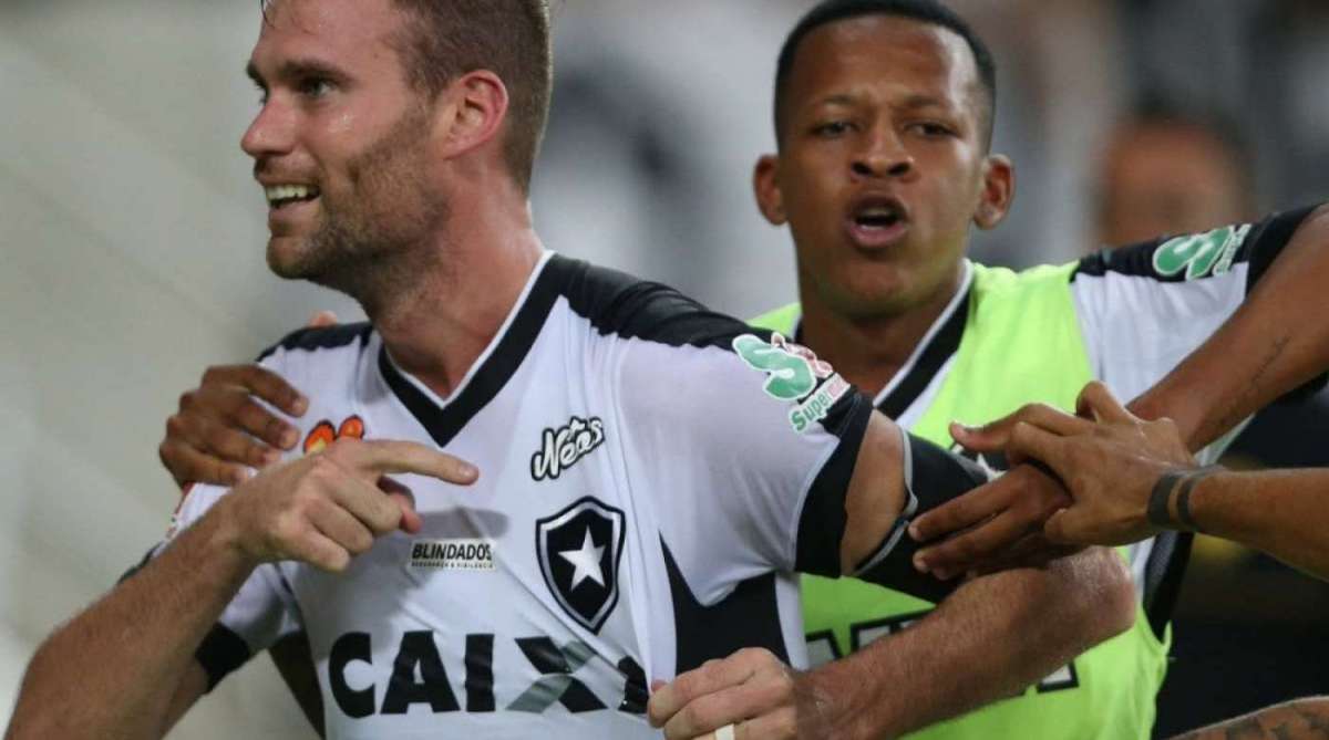 Carli fez o gol do Botafogo no tempo normal -  Vitor Silva/SSPress/Botafogo