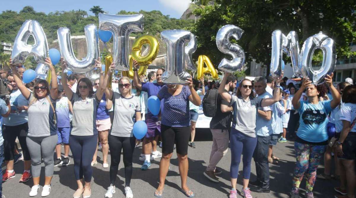 No dia 02 de Abril foi o  DIA A Dia Mundial de Conscientizacao do Autismo, e na manh&atilde; de hoje (08) teve uma caminhada na Orla do Leblon pelo DIA A. Foto: Daniel Castelo Branco / Ag&ecirc;ncia O Dia