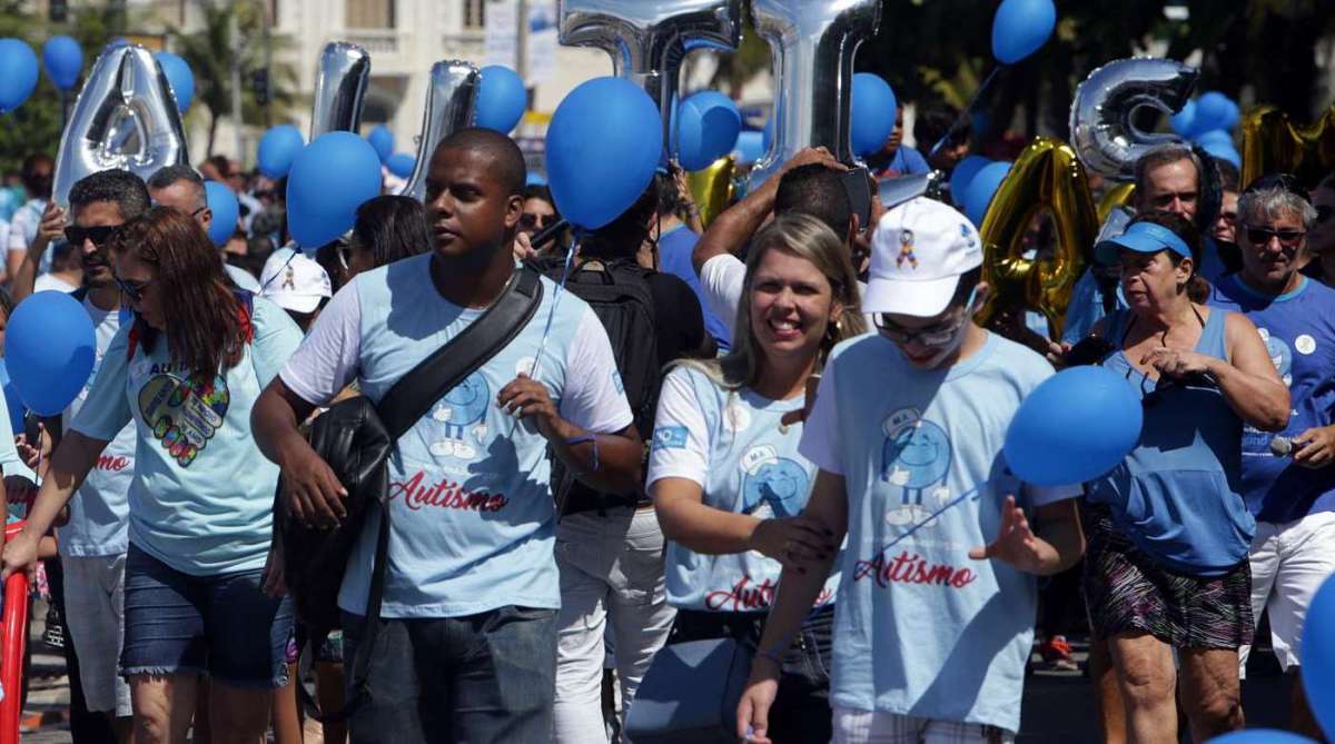 No dia 02 de Abril foi o  DIA A Dia Mundial de Conscientizacao do Autismo, e na manh&atilde; de hoje (08) teve uma caminhada na Orla do Leblon pelo DIA A. Foto: Daniel Castelo Branco / Ag&ecirc;ncia O Dia