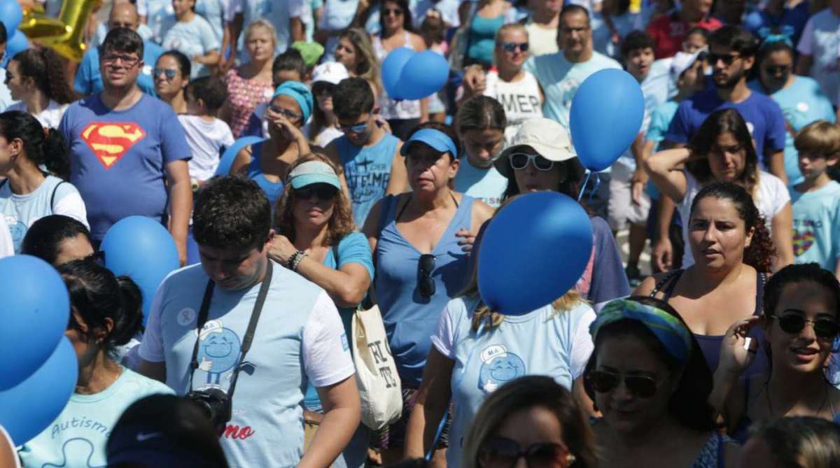 No dia 02 de Abril foi o  DIA A Dia Mundial de Conscientizacao do Autismo, e na manh&atilde; de hoje (08) teve uma caminhada na Orla do Leblon pelo DIA A. Foto: Daniel Castelo Branco / Ag&ecirc;ncia O Dia