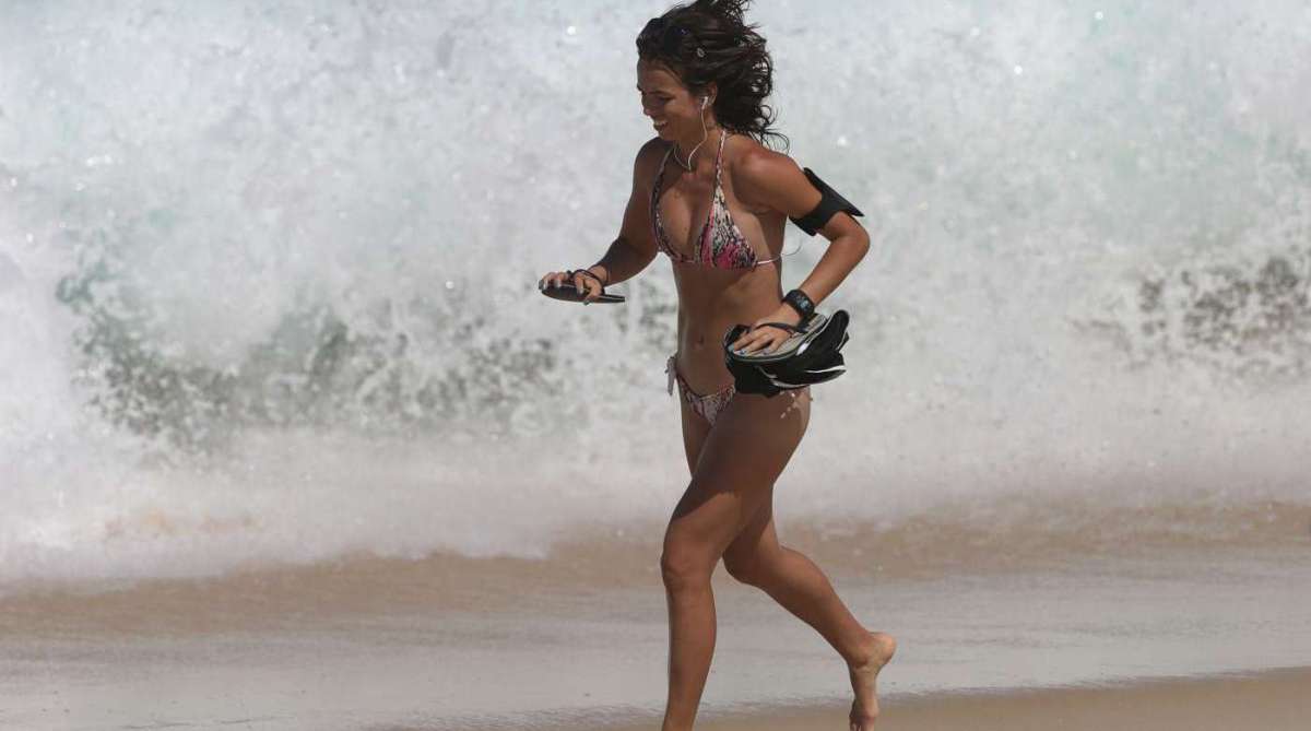 Cariocas e turistas curtiram domingo de sol nas praias do Arpoador ao Leblon