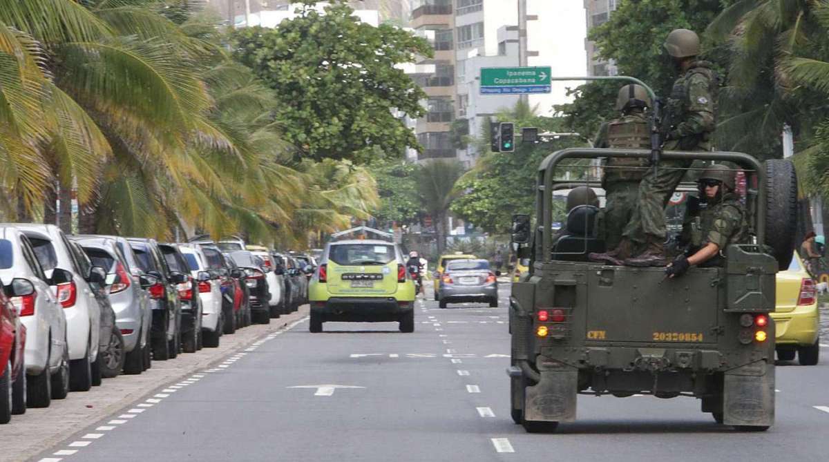Patrulha do Exército na Orla da Zona Sul do Rio de Janeiro. Foto: Daniel Castelo Branco / Agência O Dia - Daniel Castelo Branco /ARQUIVO