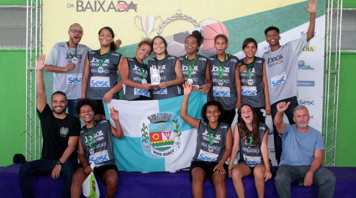 07/04/2018 - Caderno Baixada. Jogos da Baixada. Premiação segundo lugar Sub 17 de Basquete feminino.Equipe Nova Iguaçu. Foto: Fernanda Dias / Agência O Dia.
      Caption