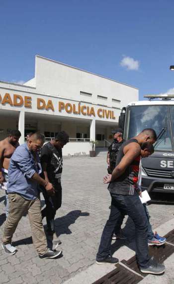 Transferência dos suspeitos de integrarem milícia presos em Santa Cruz para o o Complexo Penitenciário de Bangu. Foto: Daniel Castelo Branco / Agência O Dia