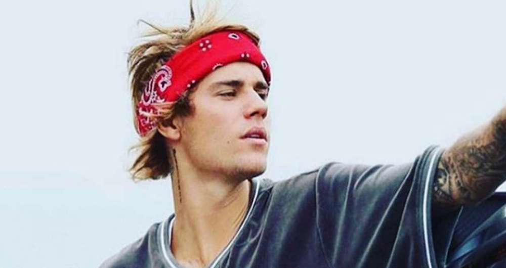 Justin Bieber se irritou com f� e jogou celular do rapaz no ch�o