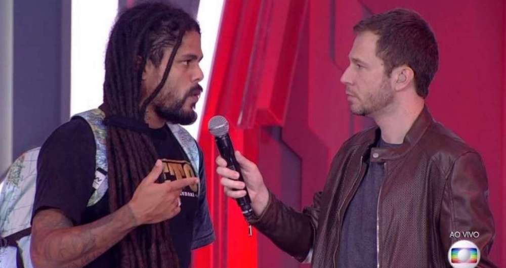 Viegas faz discurso com alto teor pol�tico ao ser eliminado do 'BBB 18'