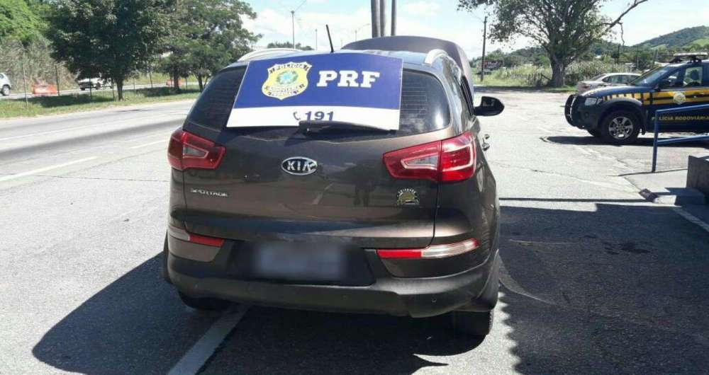 Homem � preso e carro clonado � recuperado em Rio Bonito