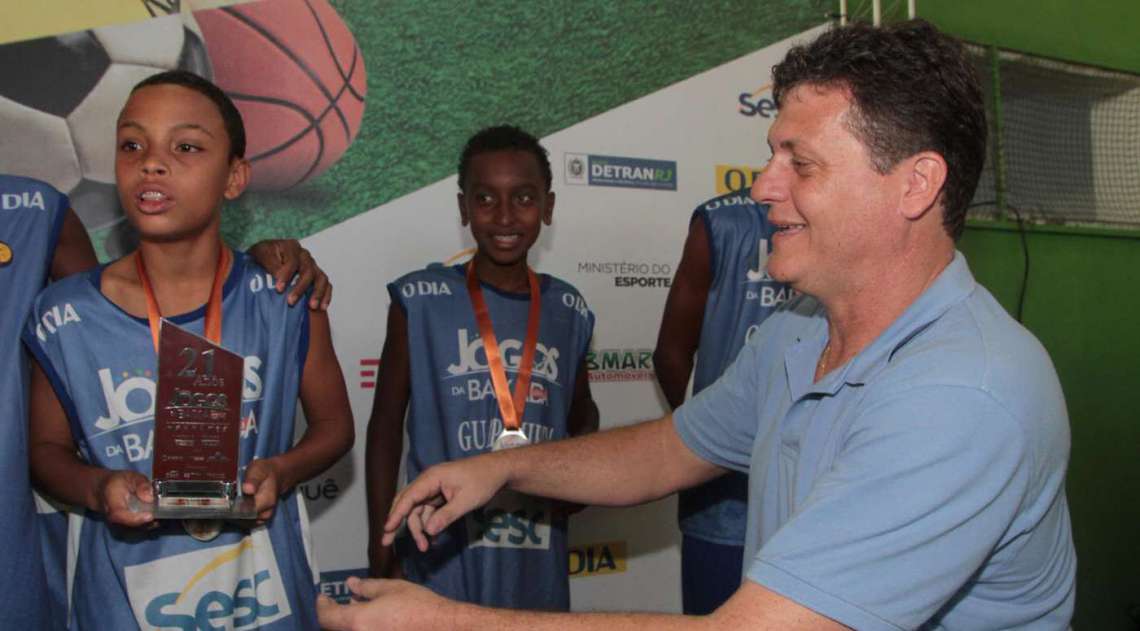 07/04/2018 - Caderno Baixada. Jogos da Baixada. Premia��o terceiro lugar Sub 14 de Basquete masculino. Equipe Guapimirim. Foto: Fernanda Dias / Ag�ncia O Dia.