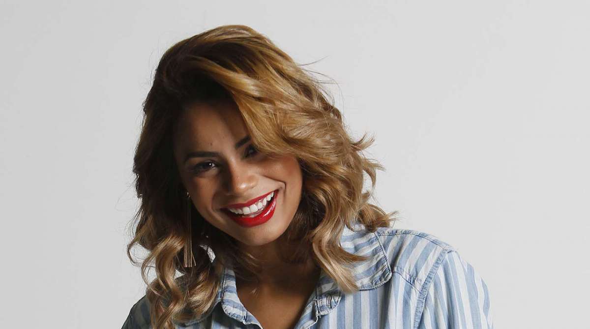 09/04/2018 - Moda All Jeans com a cantora Lexa, no estúdio da sede do jornal O Dia. Foto de Alexandre Brum / Agência O Dia - CAD D ENSAIO FOTOGR?.FICO ARTISTA CASAMENTO GUIMÊ CANTORA LOOK MODA JEANS ROUPAS TENDÊNCIA