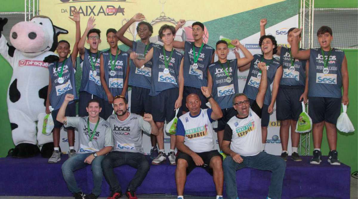 07/04/2018 - Caderno Baixada. Jogos da Baixada. Premiação segundo lugar Sub 14 de Basquete masculino. Equipe Duque de Caxias . Foto: Fernanda Dias / Agência O Dia.