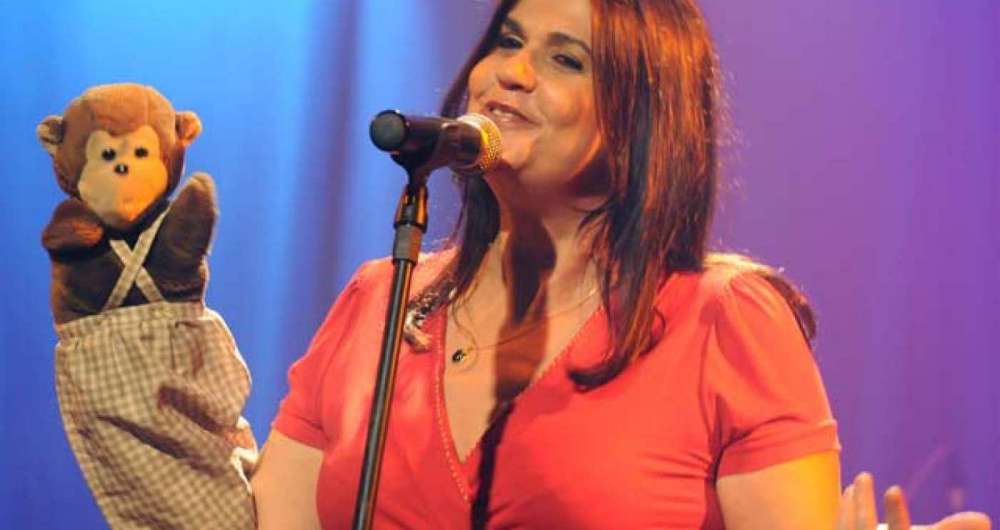 Bia Bedran faz show popular para a garotada em arena da Zona Norte