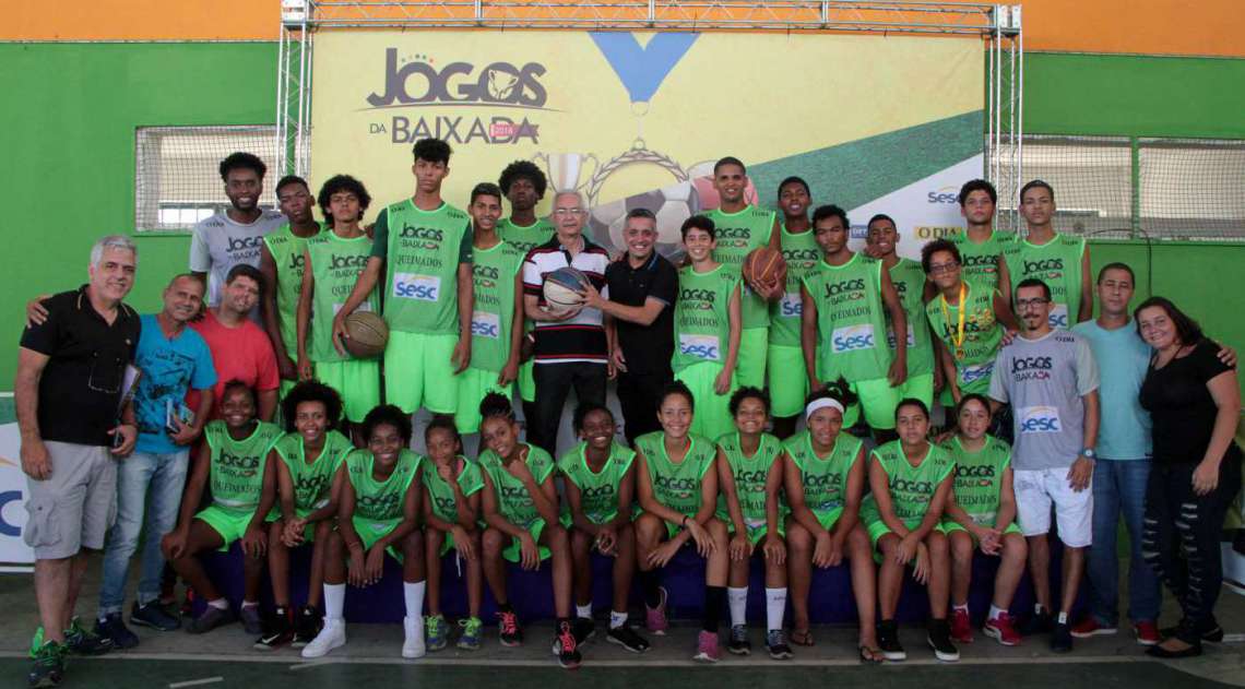 08/04/2018 - Caderno Baixada. Jogos da Baixada. Na foto: Prefeito de Queimados, Carlos Vilela ( blusa listrada). Foto: Fernanda Dias / Ag�ncia O Dia.