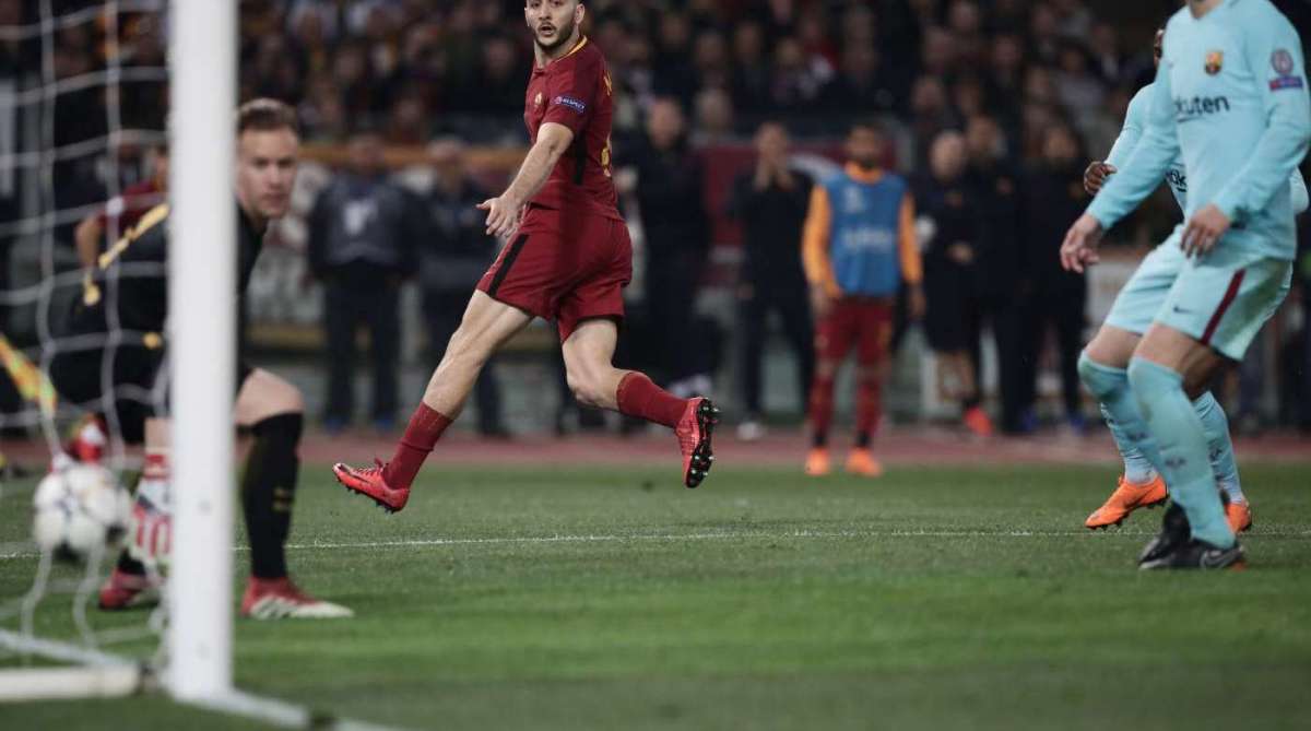 Manolas, de cabeça, fez o gol da classificação da Roma contra o Barça aos 37 da etapa final
- afp
