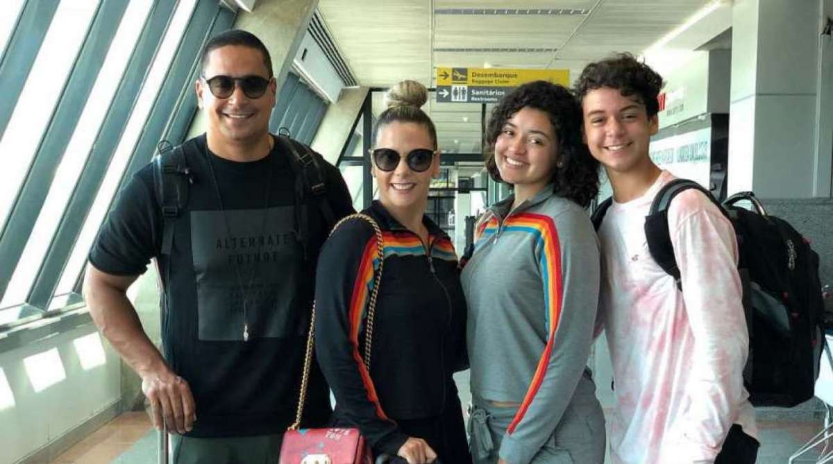 Carla Perez, Xanddy e os filhos Camilly Vict&oacute;ria e Victor Alexandre